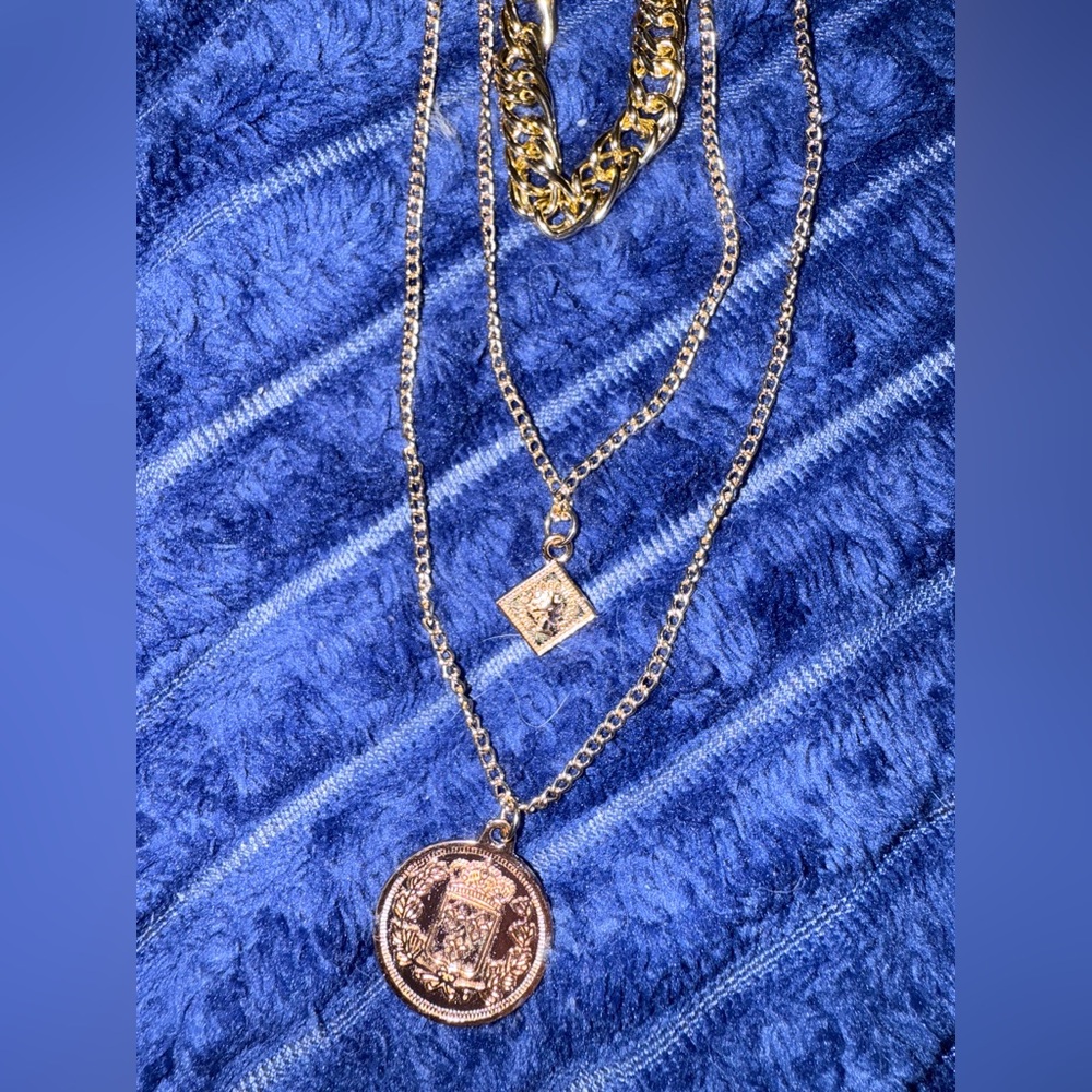 ☃️Gold Layered Coin Necklace Set - Picture 3 of 3